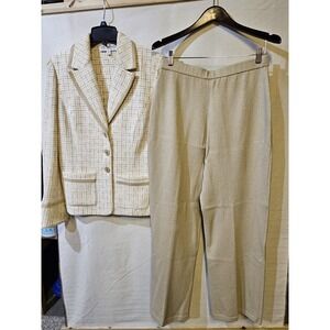 St John Merino Knit Wool Bkazer Size 12. Pants Size 10 Suit Set of 2